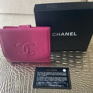 ❌ SOLD ❌ - Authentic Chanel small wallet caviar